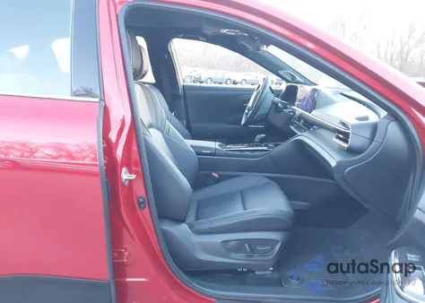 2025 Toyota Crown Platinum z USA, uszkodzony, nr VIN JTDAFAAF8S3012393